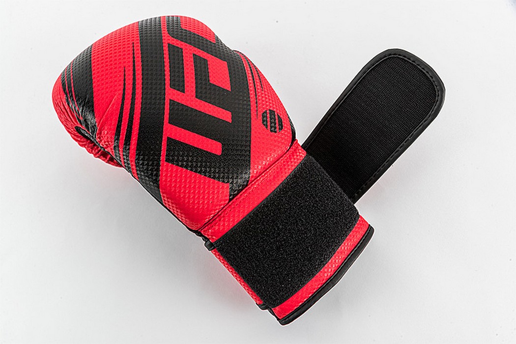 Боксерские перчатки UFC PRO Performance Rush Red,16oz 1050_700