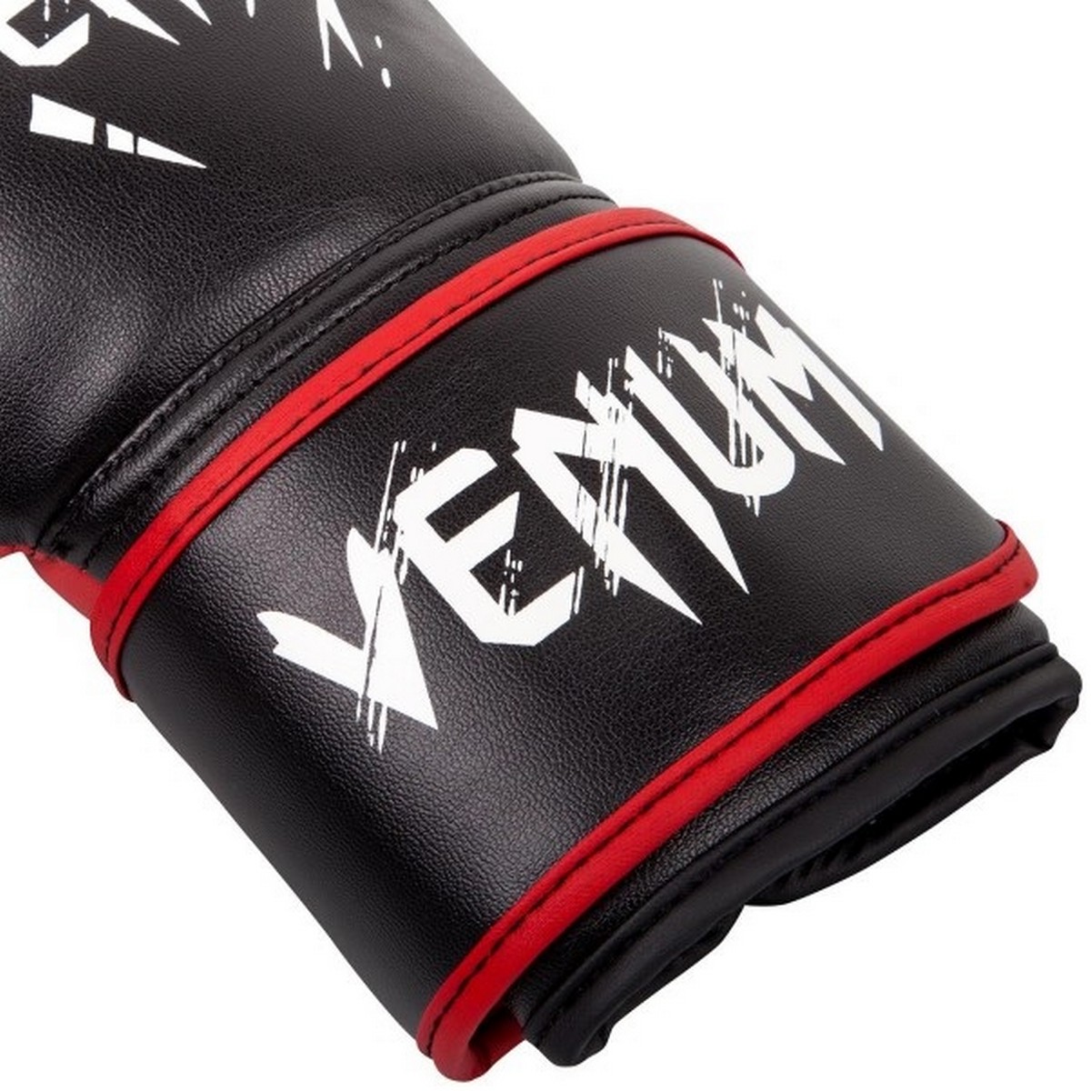 Перчатки детские Venum Contender 02822-100-6oz черный\красный 1200_1200