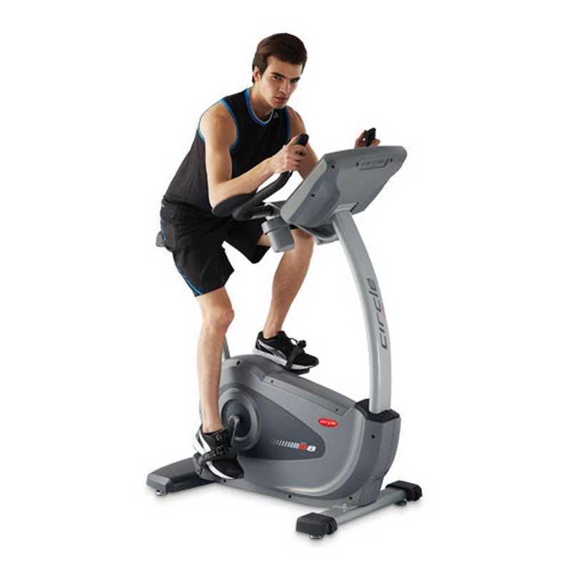 Вертикальный велотренажер Circle Fitness B8 800_800